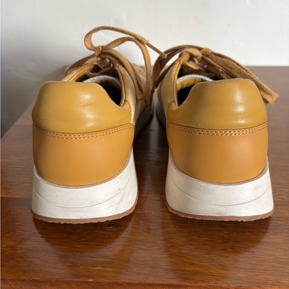 EUC Vince Ohara Women's in Butterscotch and White Trainers Size 10 - Picture 8 of 8